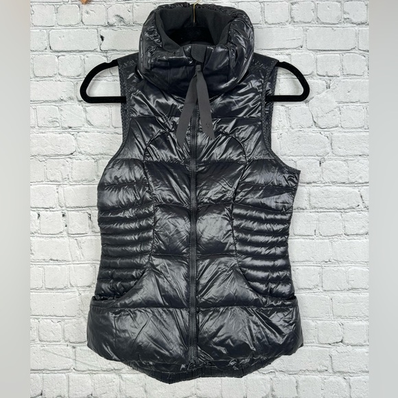 Lululemon Fluffin Awesome Vest Size 4 Shiny Full Zip High Neck Pockets Black - Picture 2 of 15
